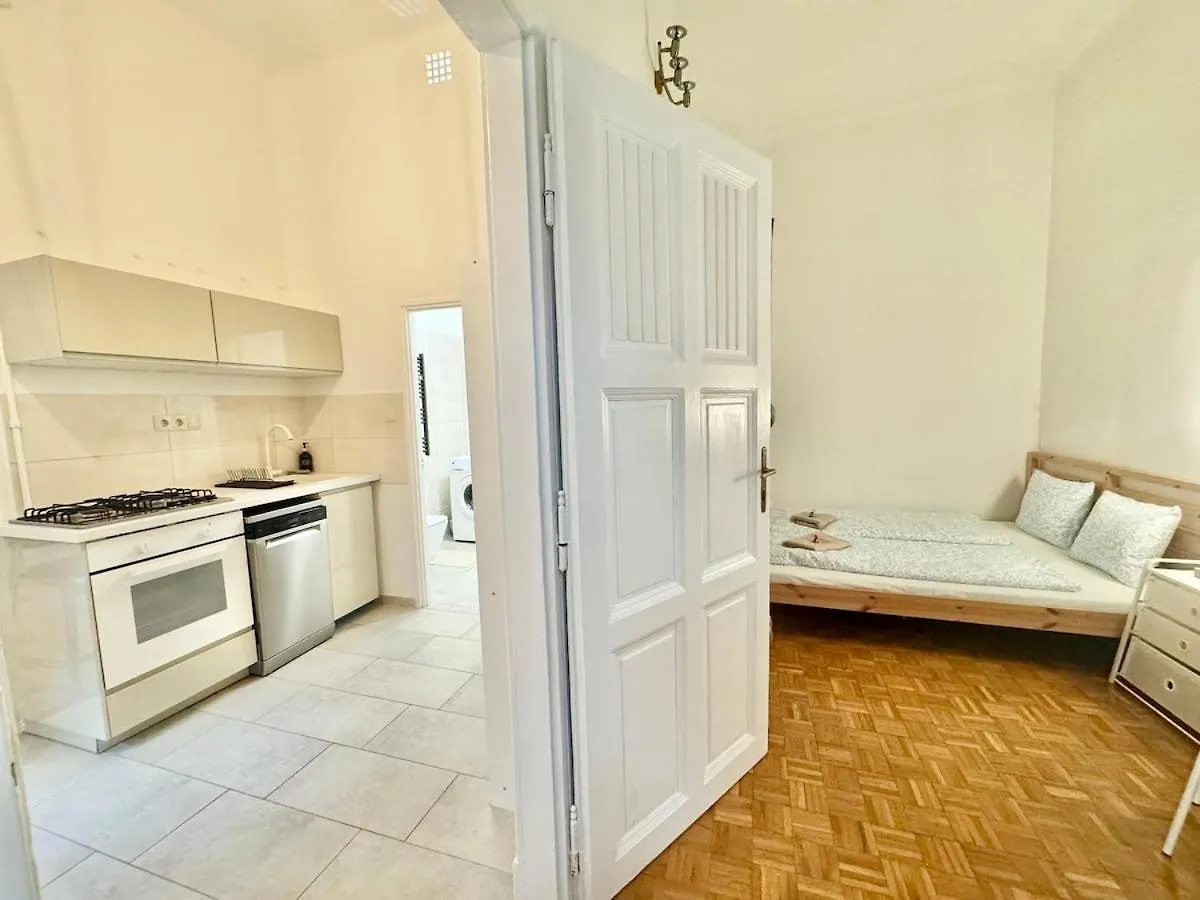 Apartment K16 Central Spacious 2Br Budapest